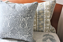 画像をギャラリービューアに読み込む, 【OUTLET 30%OFF】クッションカバー Yellow & Grey 60cmX60cm (2枚セット)