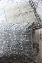 画像をギャラリービューアに読み込む, 【OUTLET 30%OFF】クッションカバー Yellow & Grey 60cmX60cm (2枚セット)